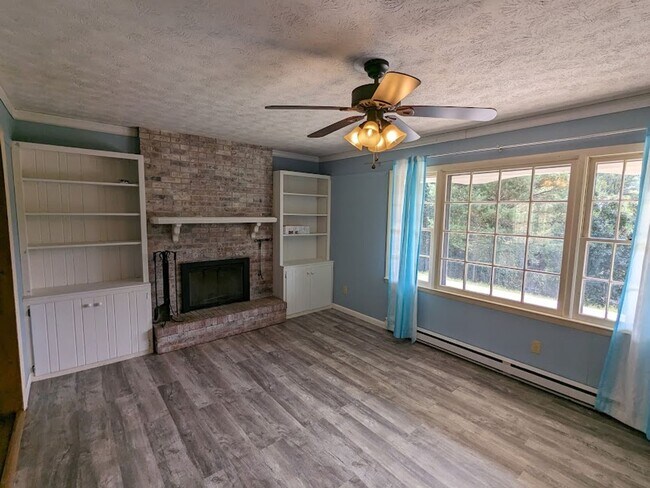 Building Photo - What a VIEW! Beautiful 3BD/2BA Ranch Style House in Speedwell Acres offered exclusively by Wester...