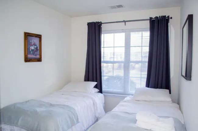 Building Photo - 889 Green St