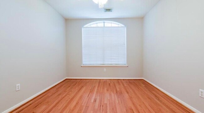 Building Photo - 4742 Stoney Point Ct