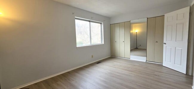 Building Photo - 220 Elizabeth St