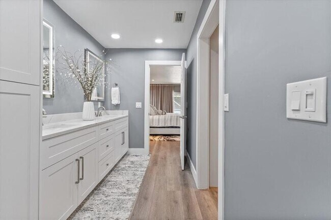 Building Photo - 10082 Harbourtown Ct