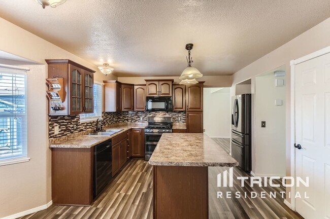 Building Photo - 862 Marshall Dr