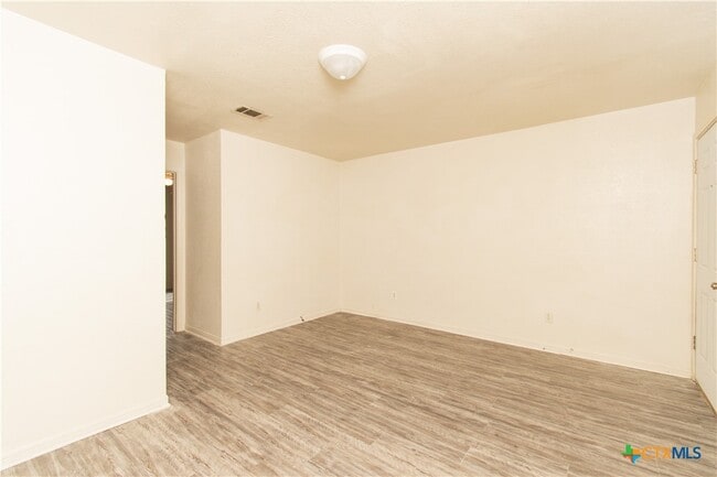 Building Photo - 1703 Cedarhill Dr