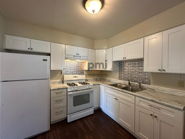 Building Photo - 6850 Van Buren Pl