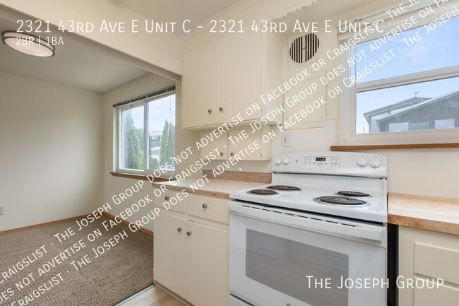 Building Photo - 2321 43rd Ave E