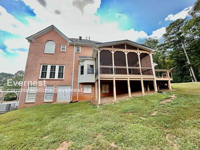 Building Photo - 2835 Commons Dr