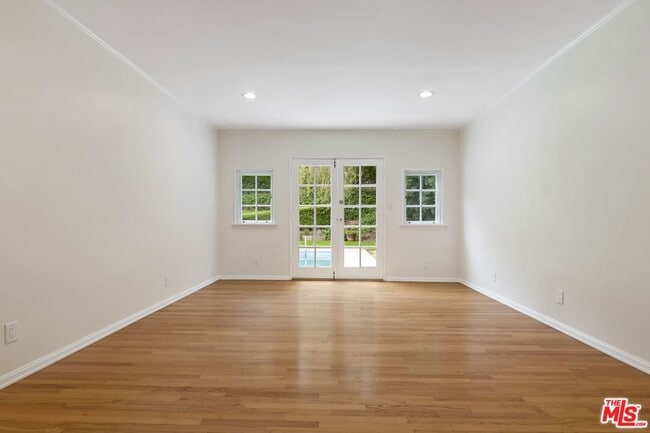 Building Photo - 18080 Karen Dr