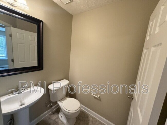 Building Photo - 548 Faxon Ct