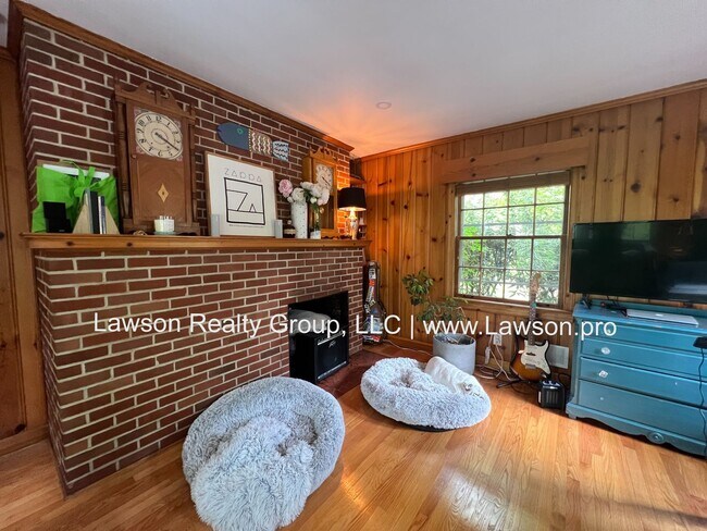 Building Photo - Lovely 4 Bedroom 3 Bath Home in South Roanoke