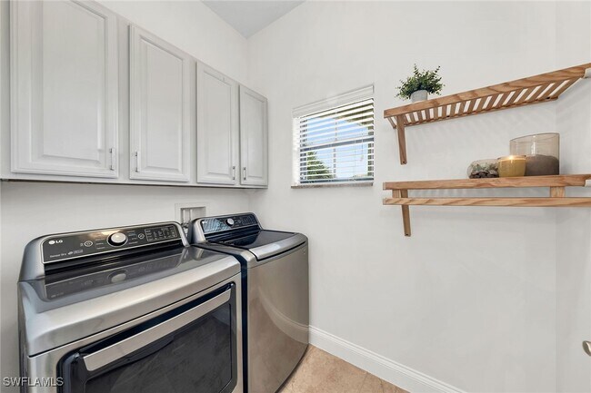 Building Photo - 1248 Carpazi Ct