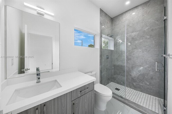 Building Photo - 3142 Carter St