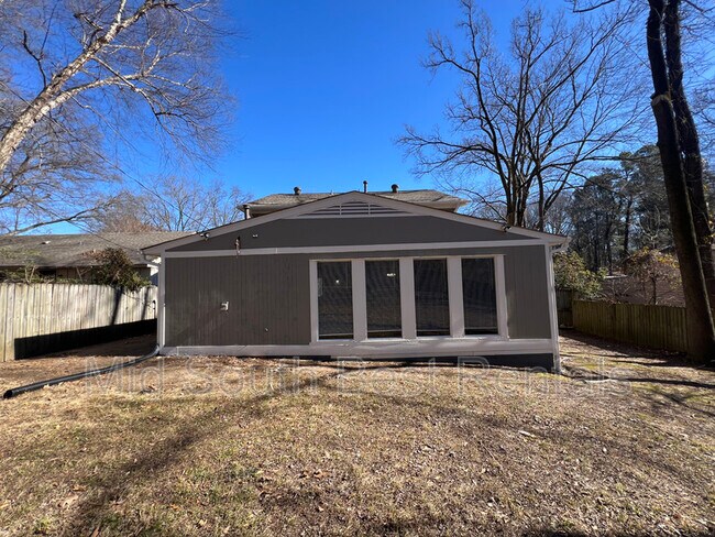 Building Photo - 2935 Invergarry Rd