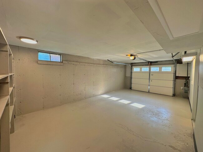 Building Photo - 21 N Kenosha Dr