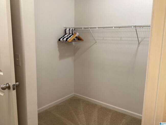 Building Photo - 1840 Oxmoor Rd