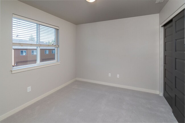 Building Photo - 3 Bdrm 2.5 bath newer home in a quiet SE c...