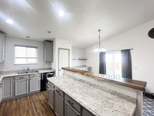 Building Photo - 6168 Rocking Chair Ln