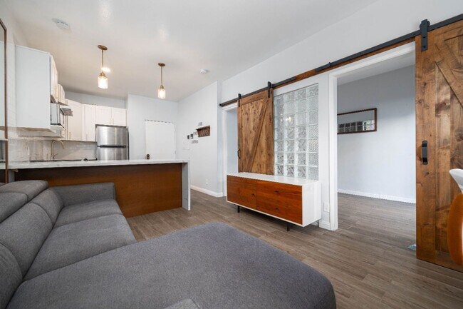 Building Photo - 1BD 1BA Condo with Parking Garage - Locate...
