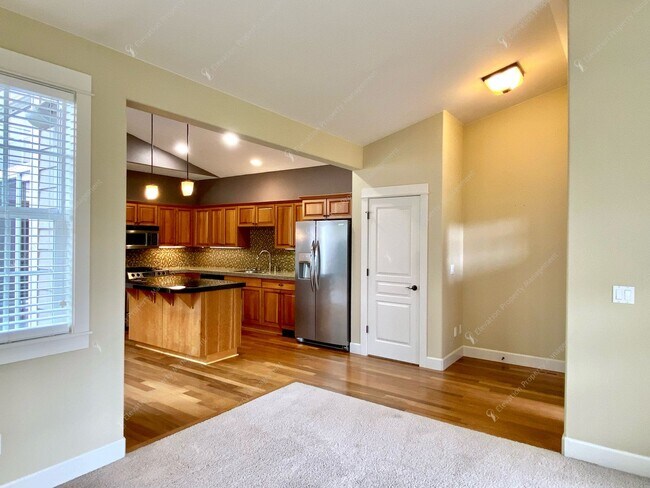Building Photo - 3BR - 2.5 BA Charming Greenway Home in Lar...