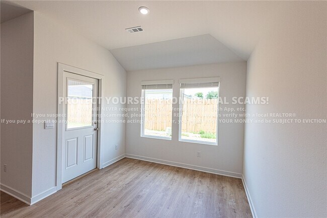 Building Photo - 420 Raegan St