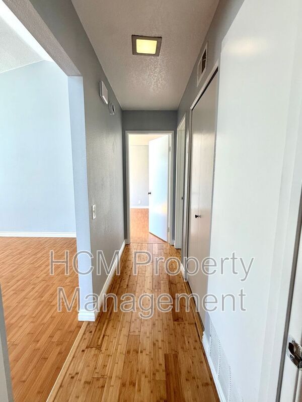 Building Photo - 329 Huntington