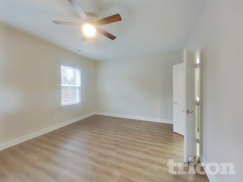 Building Photo - 571 Faye Aly