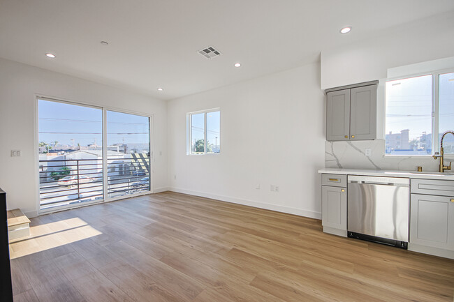 Building Photo - 11441 Hatteras St