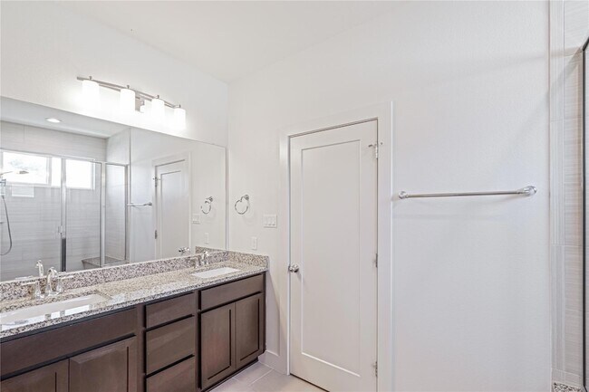 Building Photo - 1241 Summerbrooke Cir