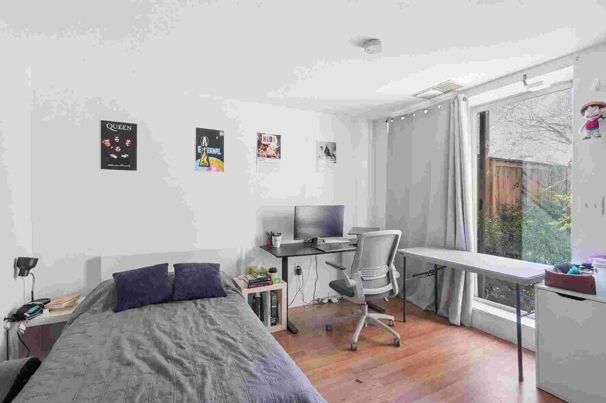 Building Photo - 103 Gainsborough St