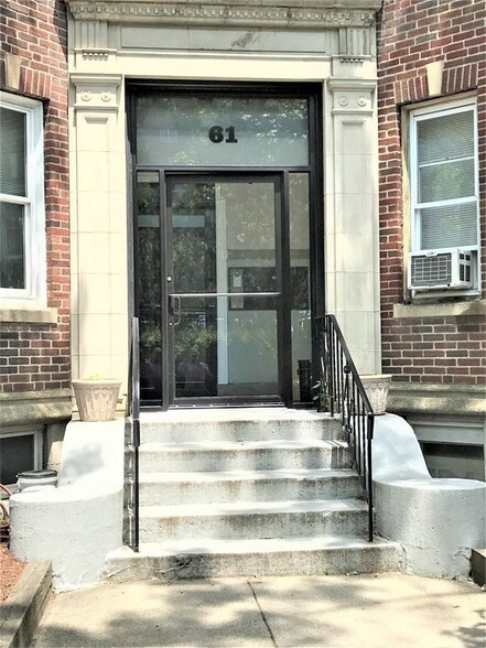 Primary Photo - 61 Thatcher St