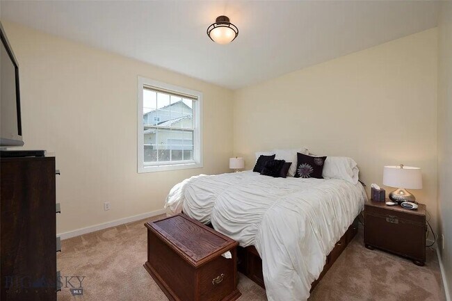 Building Photo - 2418 Lasso Ave