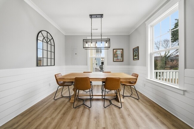 Building Photo - 9610 7th Bay St