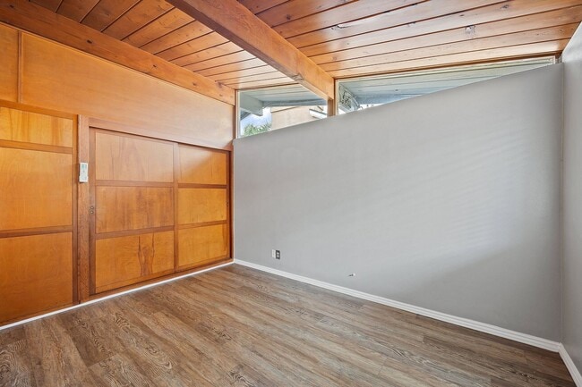 Building Photo - Adorable 3 Bedroom 2 Bathroom Single Story Family Home