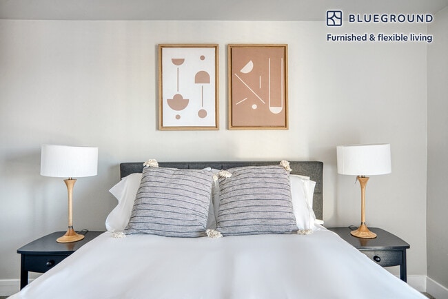 Building Photo - 10 Emerson St