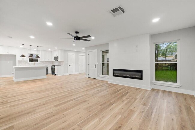 Building Photo - 9 Indian Cedar Ln