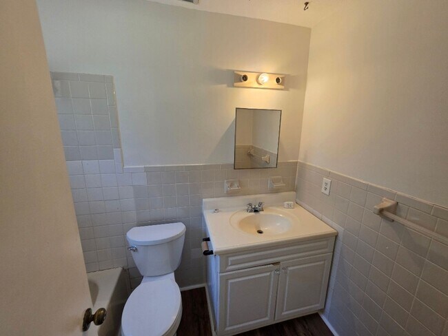 Building Photo - 2 Bedroom 2 Bathroom Edgewater Home