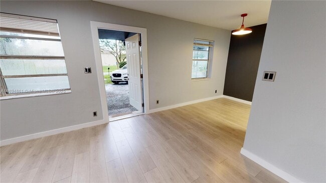 Building Photo - 404 NW 21st Terrace