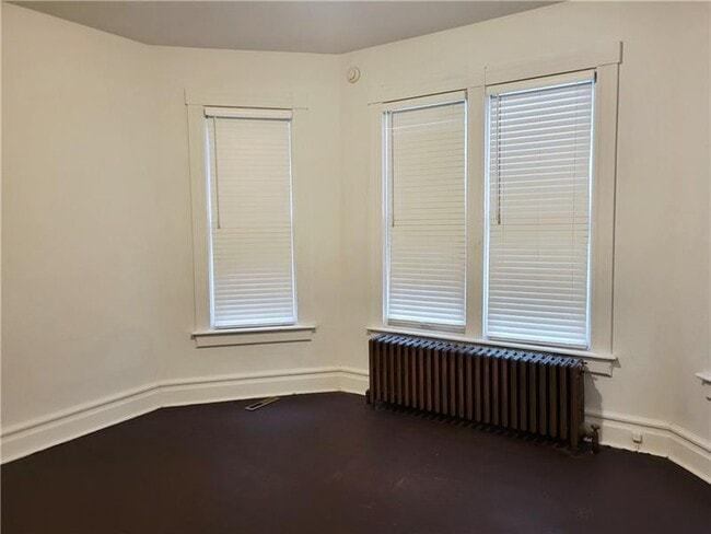 Building Photo - 438 S Maple Ave