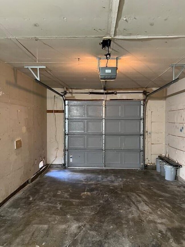 Building Photo - COMPLETELY REMODELED 2 BEDROOM DUPLEX IN ROCKLIN!!