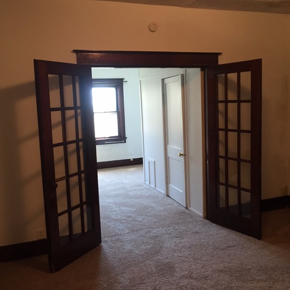 Building Photo - 124 Koehler St