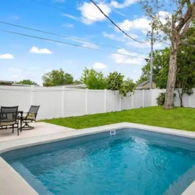 Building Photo - 2539 Trinidad St