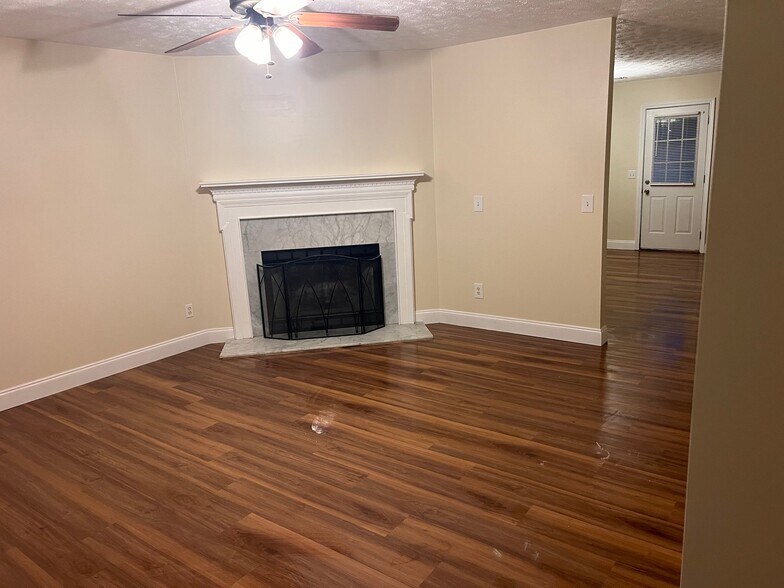Building Photo - 5115 Twin Oaks Ln