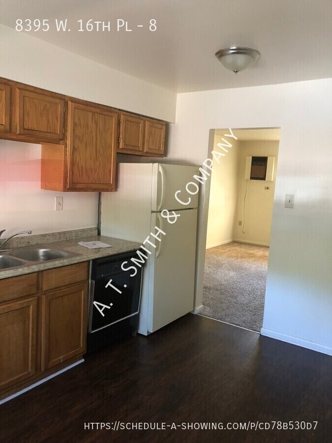 Building Photo - Clean 2 Bedroom near Morse Park!