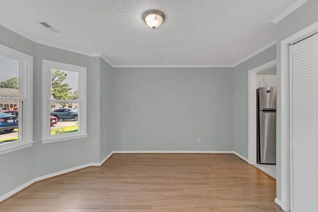 Building Photo - 119 Barfleur Pl