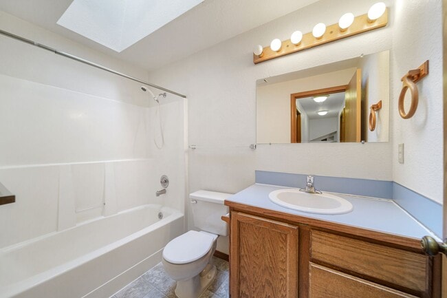 Building Photo - MOVE IN READY! Lake Forest home - 3 bedrooms - North Thurston School District