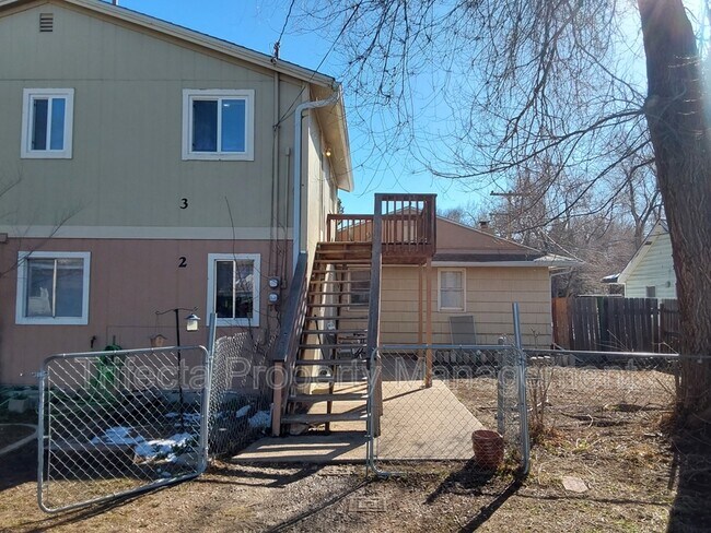 Building Photo - 417 N Hollywood St