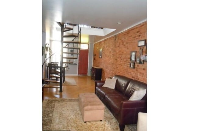 Building Photo - Charming 1 Bedroom/1.5 Bathroom in Fed Hill, Baltimore, MD!