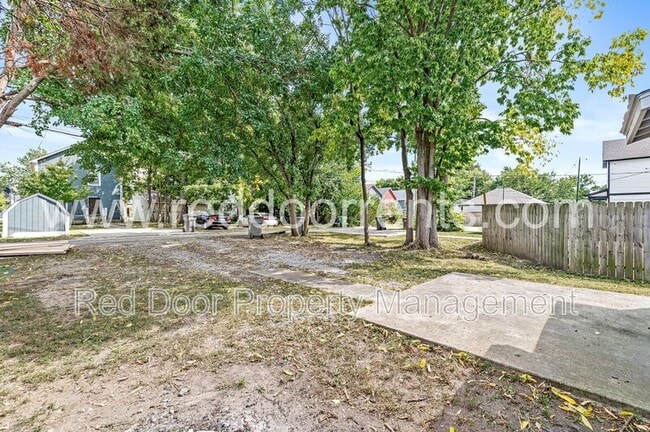 Building Photo - 2037 Bellefontaine St
