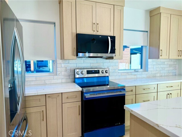 Building Photo - 22404 Vanowen St