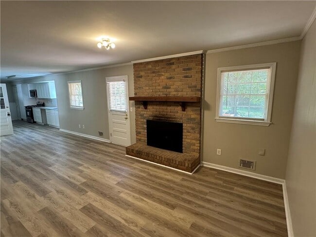 Building Photo - 5594 Laurel Ln NW