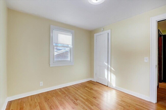 Building Photo - 309 E Lakeview Ave